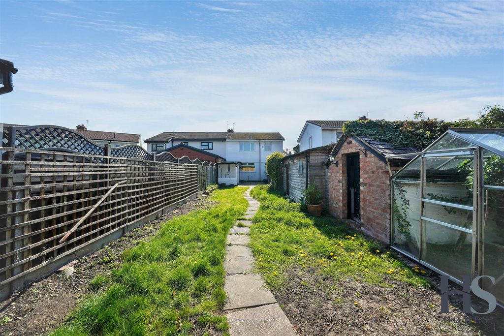 Property photo 2 of 21 Garden.Jpg