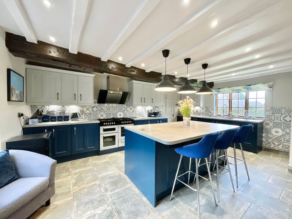 Property photo 2 of 40