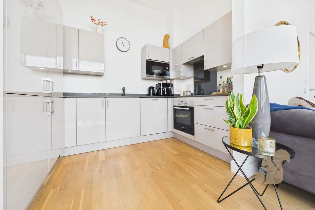 Property photo 3 of 25 Cam05668G0-Pr0028-Still008.Jpg