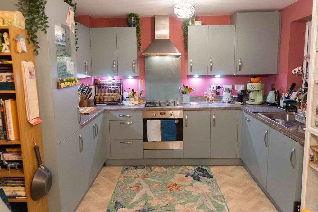 Property photo 3 of 32 Dining Kitchen