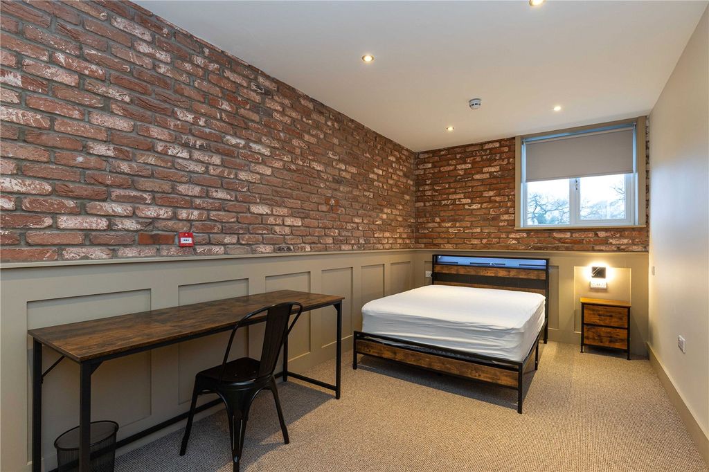 Property photo 1 of 13 Room 2