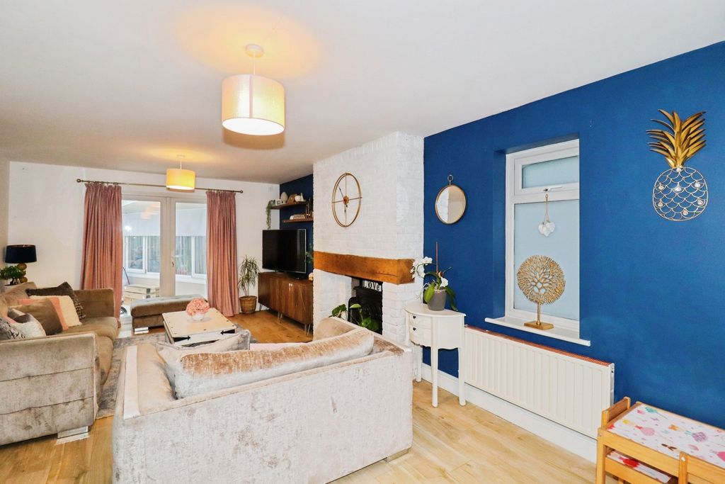 Property photo 2 of 17 Photo