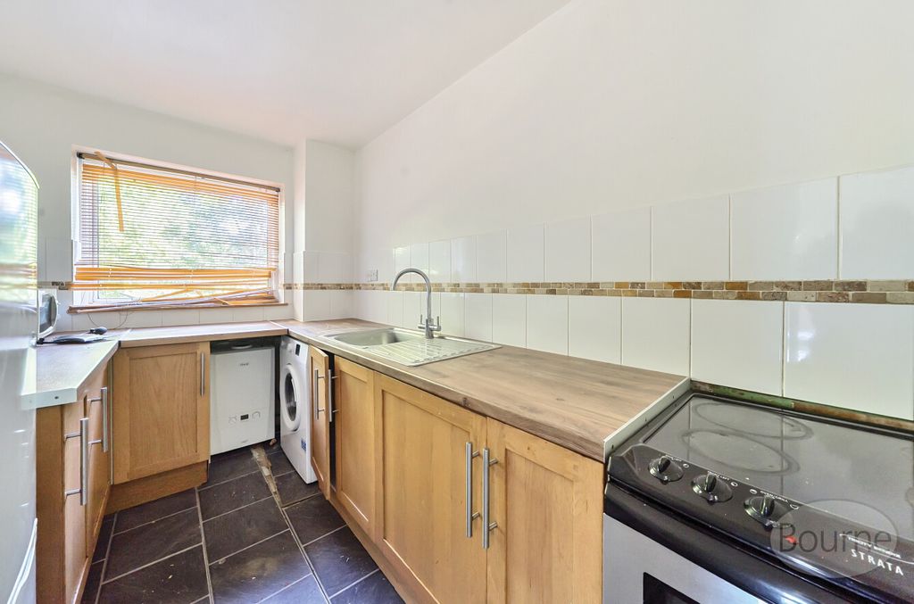 Property photo 3 of 12 d0280015-488c-4Ec...
