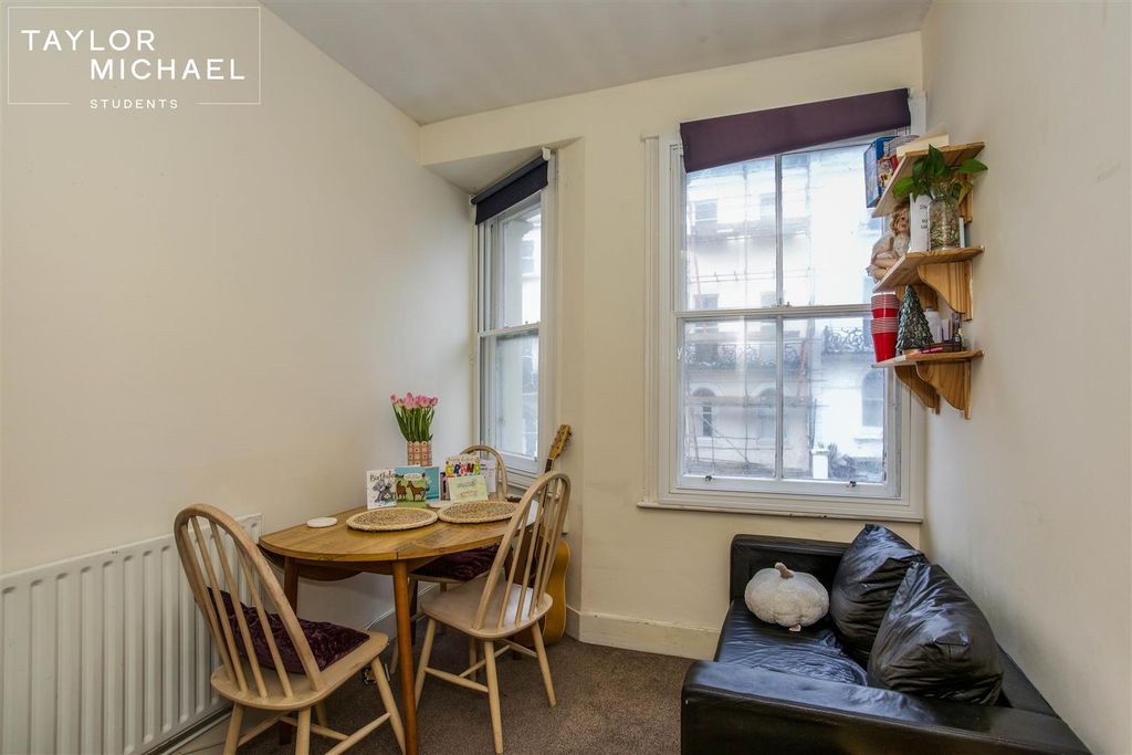 Property photo 3 of 10 Living Room