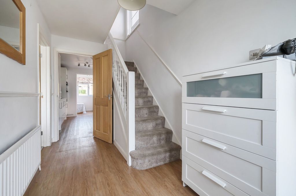 Property photo 2 of 11 1335560-4-689313B...