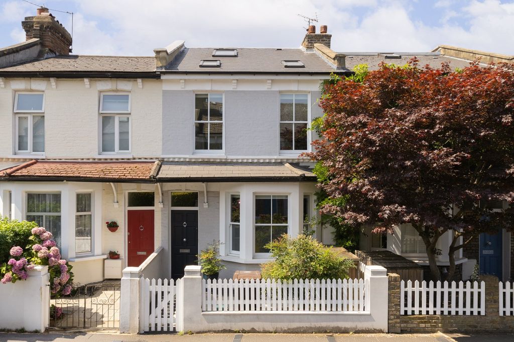 Property photo 1 of 18 External