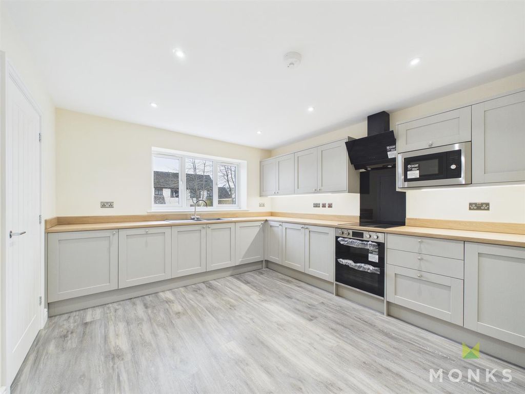 Property photo 2 of 17 Cam01520G0-Pr0336-Still006.Jpg