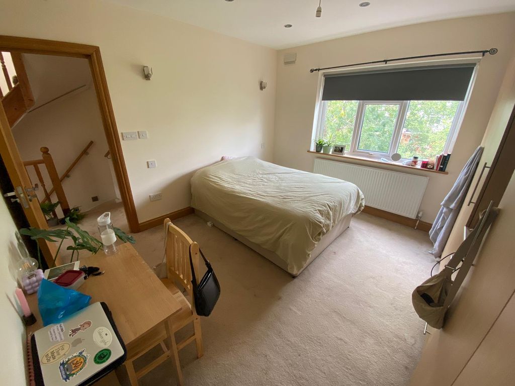 Property photo 1 of 12 Room 3- £785 Available 01/08/2026