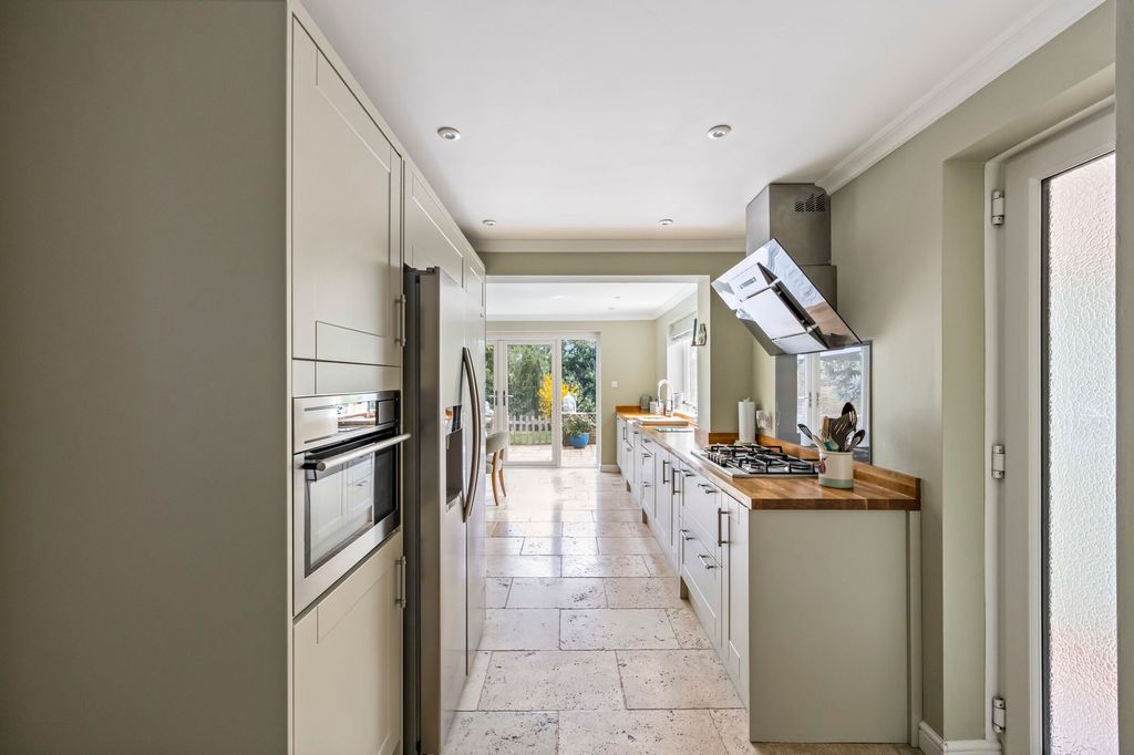 Property photo 2 of 29