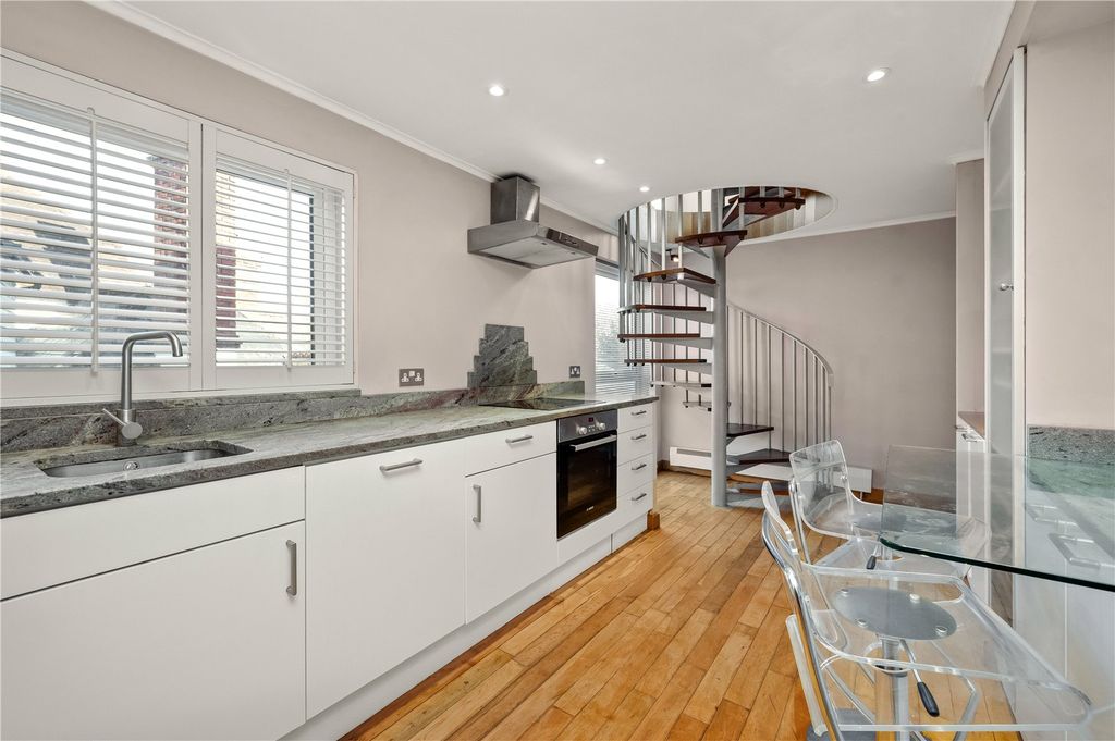 Property photo 1 of 10 Kitchen/Breakfast