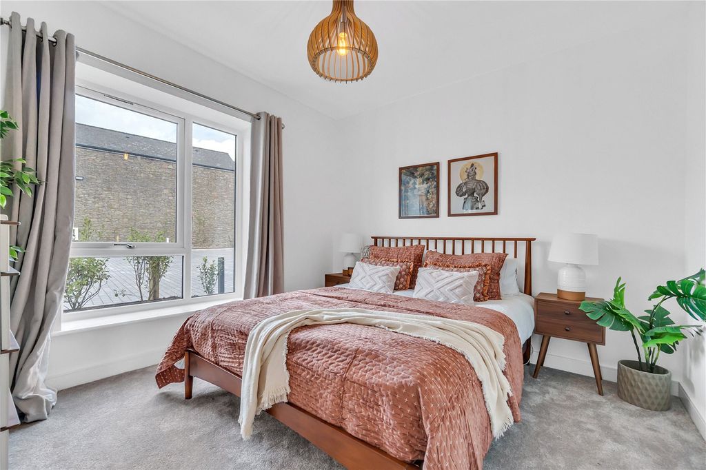 Property photo 3 of 23 Bedroom 3