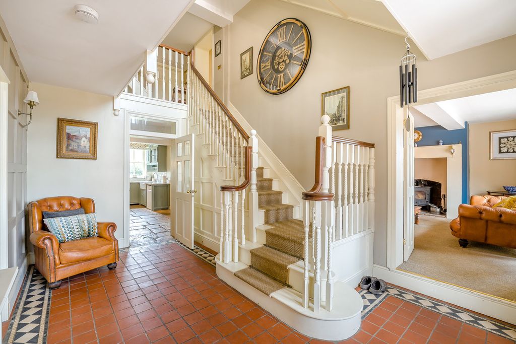 Property photo 2 of 43