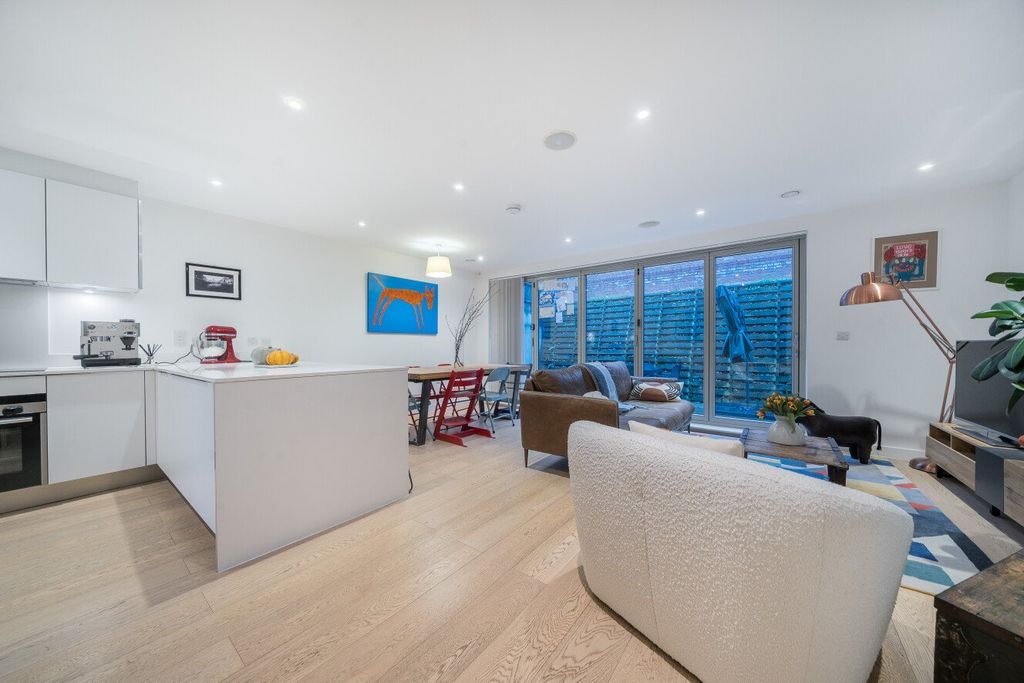 Property photo 1 of 33 Picture No. 15