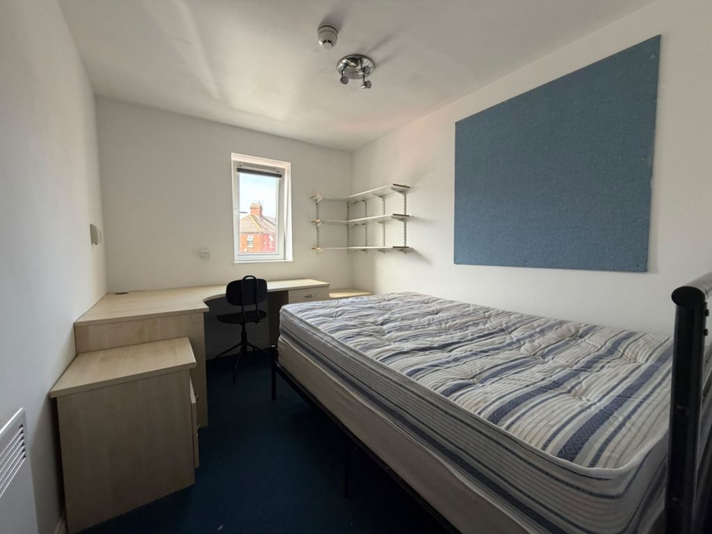 Property photo 3 of 7 Lrg_c42Df18d-97c2-4648-98E5-4Cbd4575Cfab