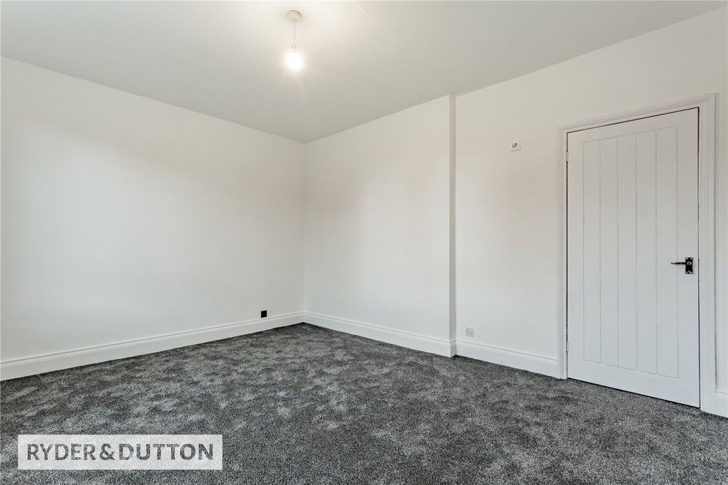 Property photo 2 of 15 Lounge