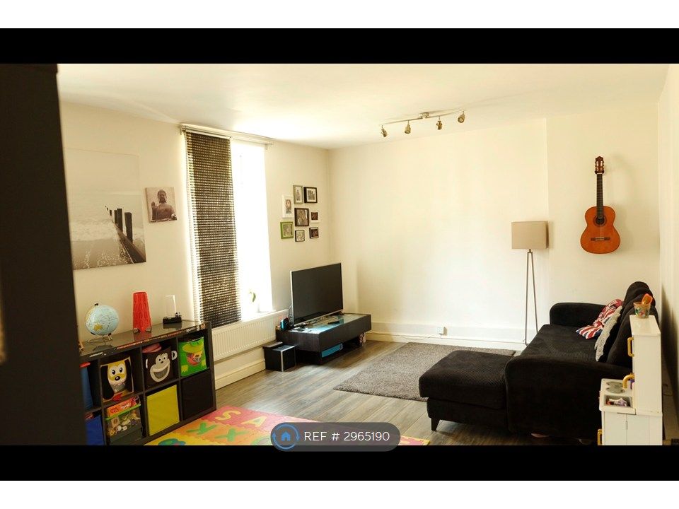 Property photo 1 of 21 Living Room