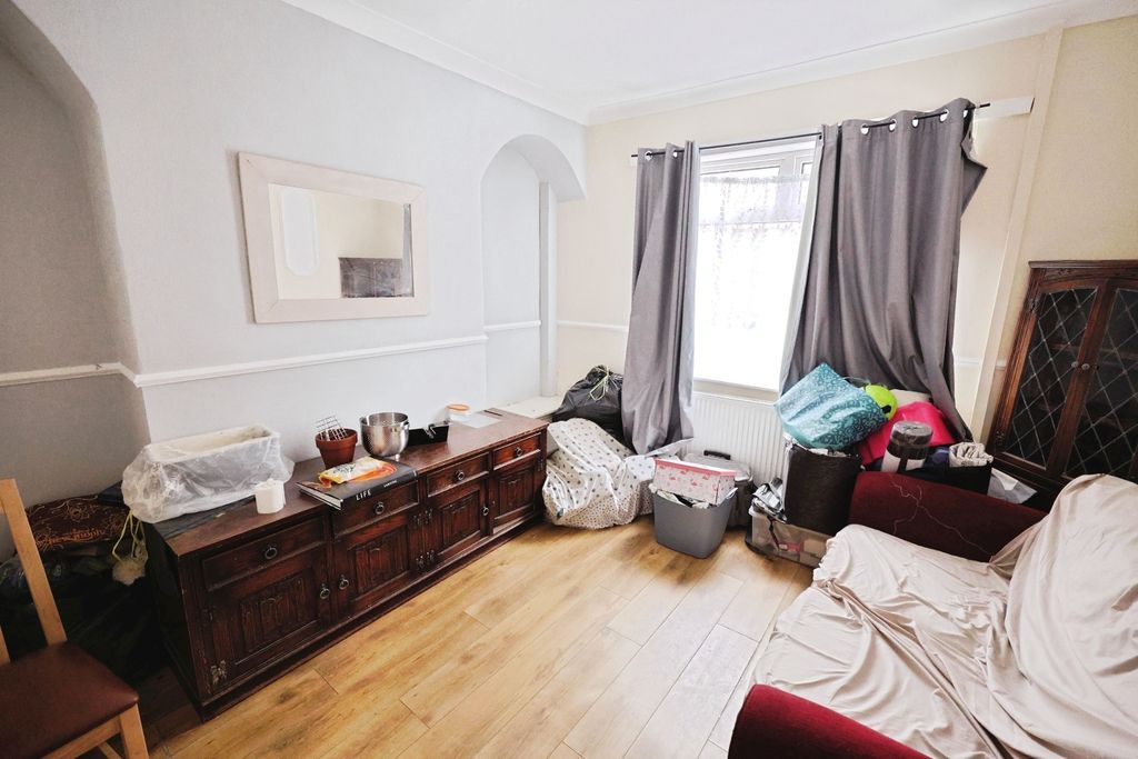 Property photo 3 of 8 Pbox-Img.Jpg