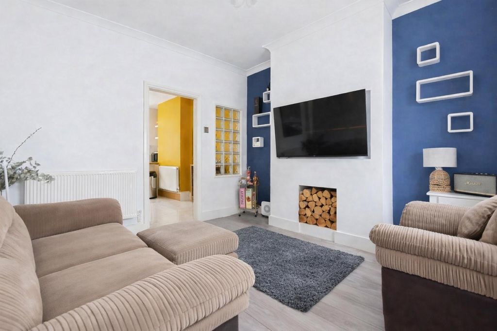 Property photo 2 of 10 Lounge