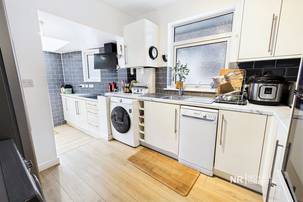 Property photo 3 of 21 Kitchen Extra Photo