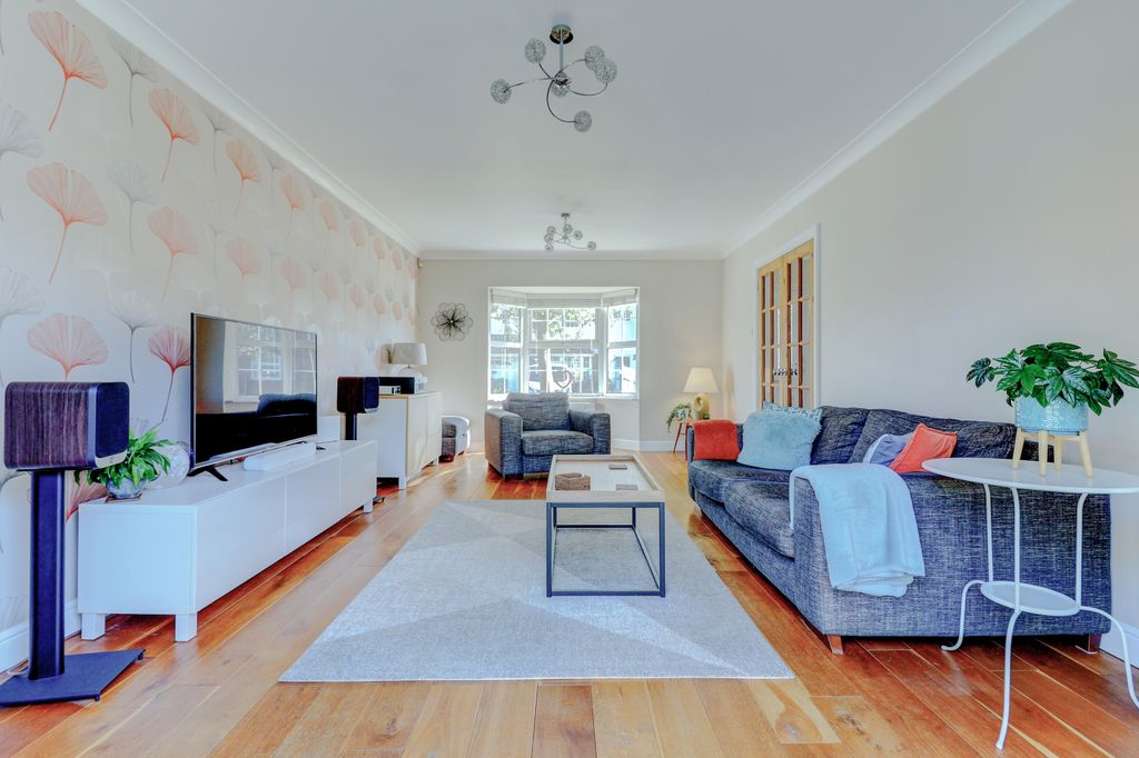 Property photo 2 of 19 Picture No. 38