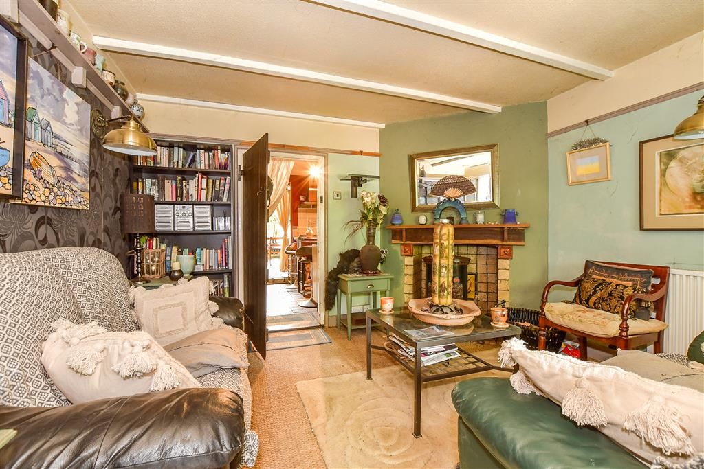 Property photo 3 of 14 Lounge