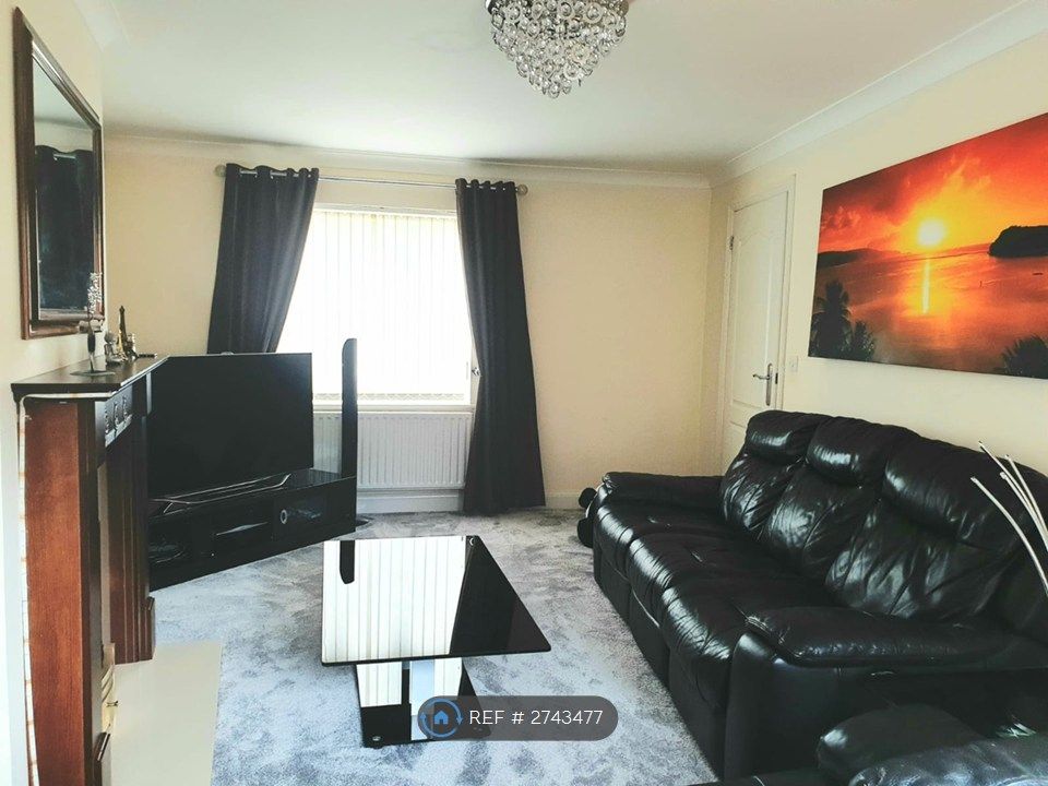 Property photo 3 of 16 Living Room