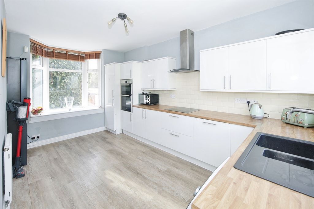 Property photo 3 of 28