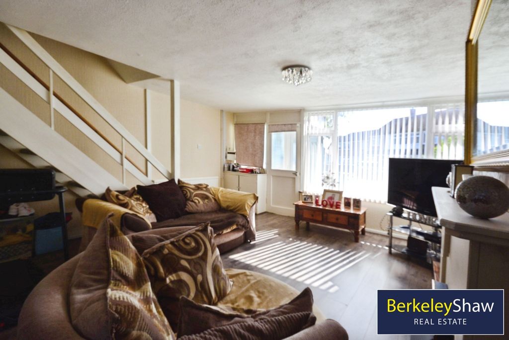 Property photo 2 of 14 Living Room