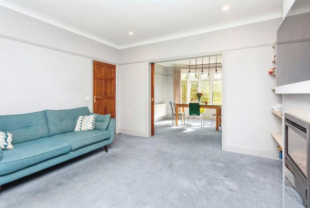 Property photo 3 of 10 0F4Fdef1-515c-4116-8E85-7Cac2956d107.Jpg