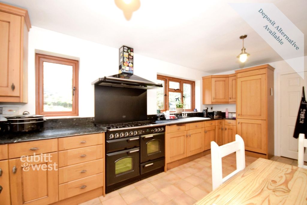 Property photo 3 of 29 Kitchen