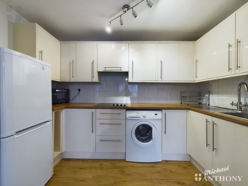 Property photo 3 of 5 Cam03218G0-Pr0402-Still001
