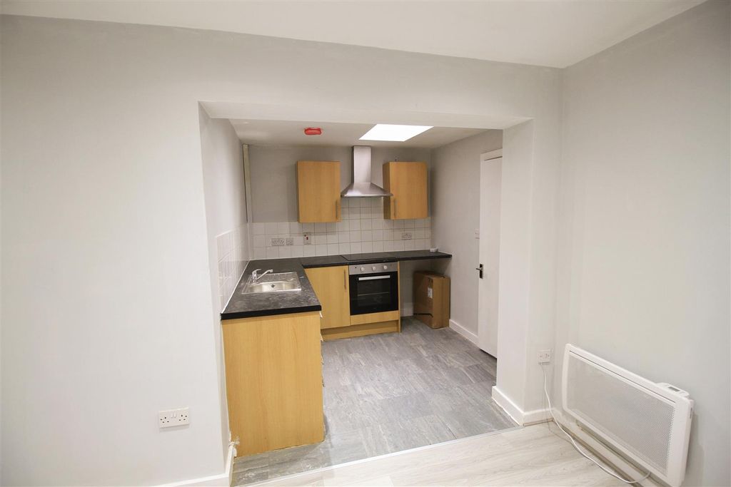 Property photo 2 of 8 Kitchen.Jpg