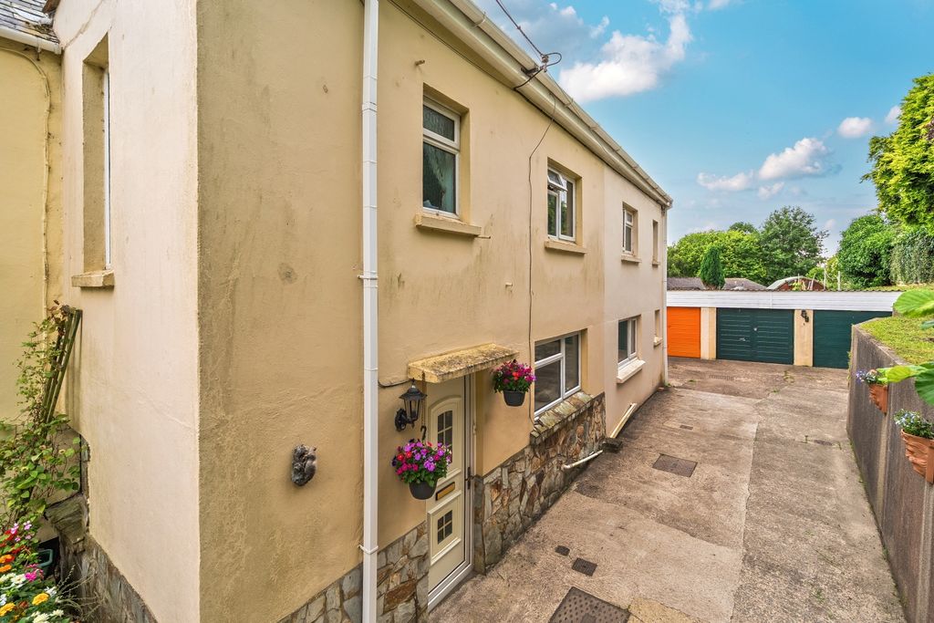 Property photo 3 of 22 1479032-2-6A359E213F0A0-Arw