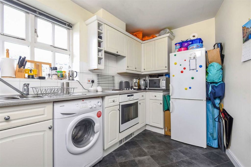 Property photo 3 of 4