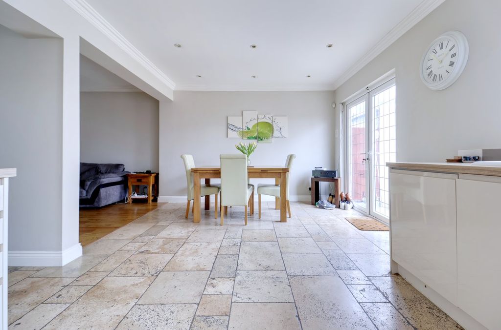 Property photo 3 of 25