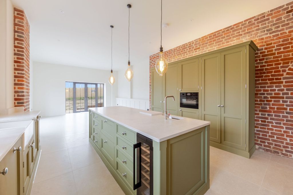 Property photo 2 of 27 Picture