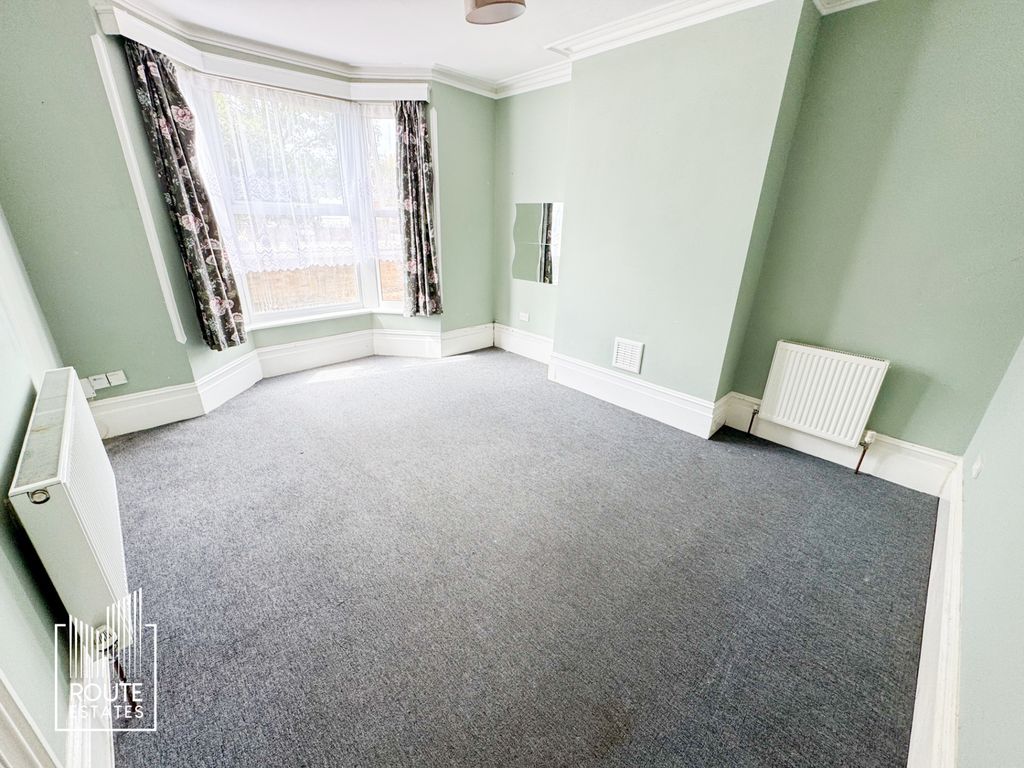 Property photo 3 of 10 Photo 3