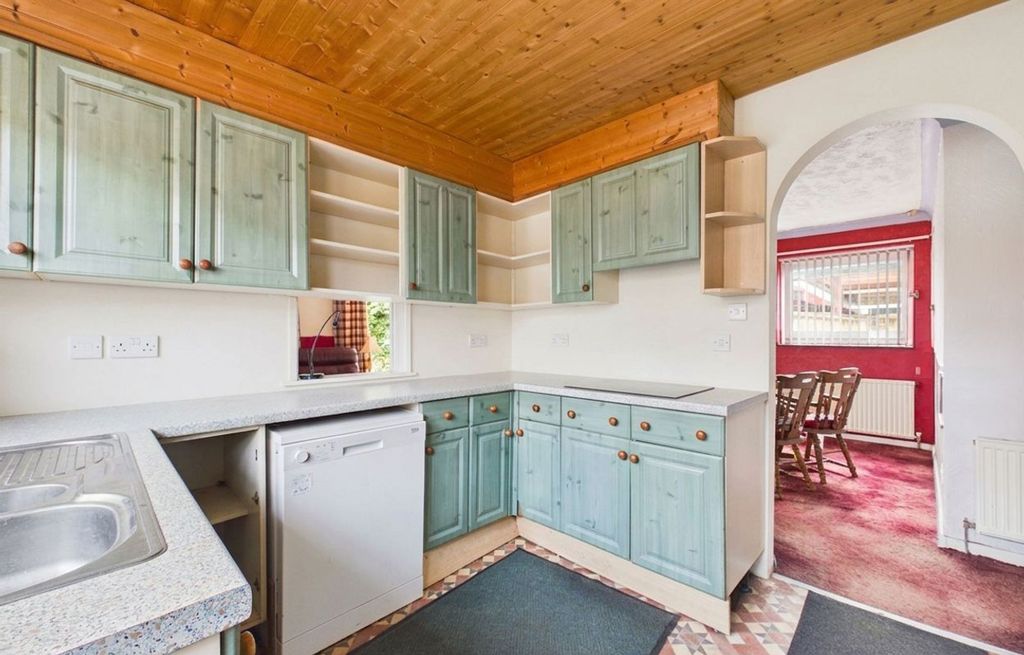 Property photo 3 of 12 Kitchen
