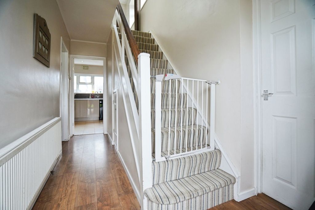 Property photo 2 of 30