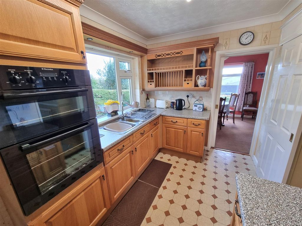 Property photo 3 of 22 Kitchen 1.Jpg