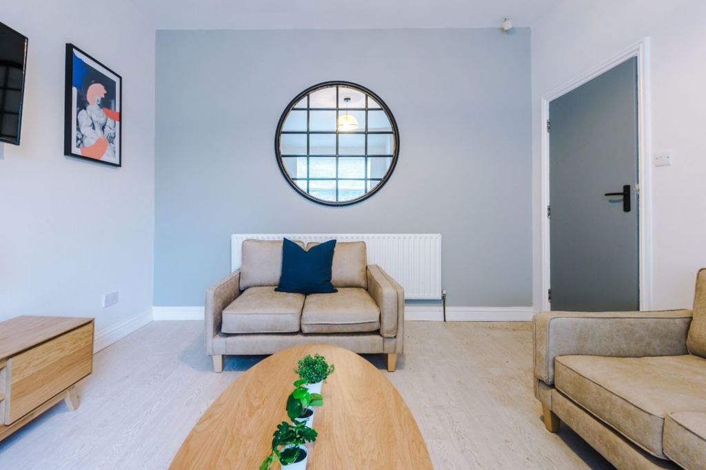 Property photo 2 of 13 161Mr - Living Area