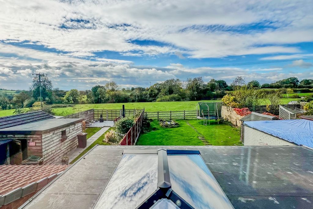 Property photo 2 of 28