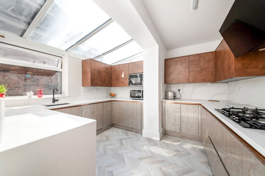 Property photo 2 of 25 Picture No. 34