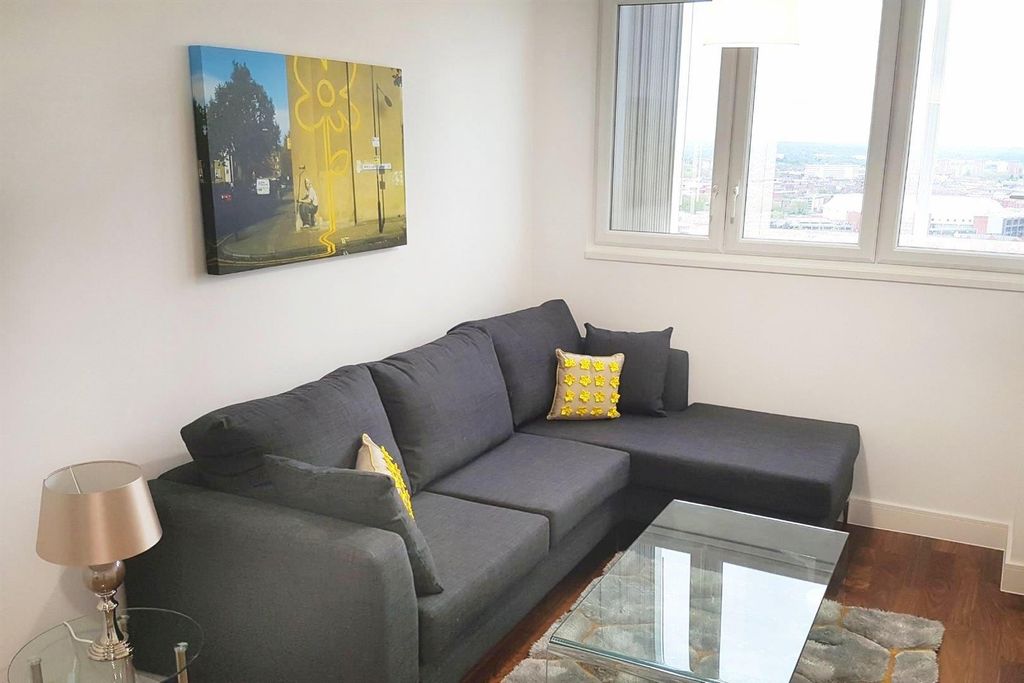 Property photo 3 of 5 Lounge 2