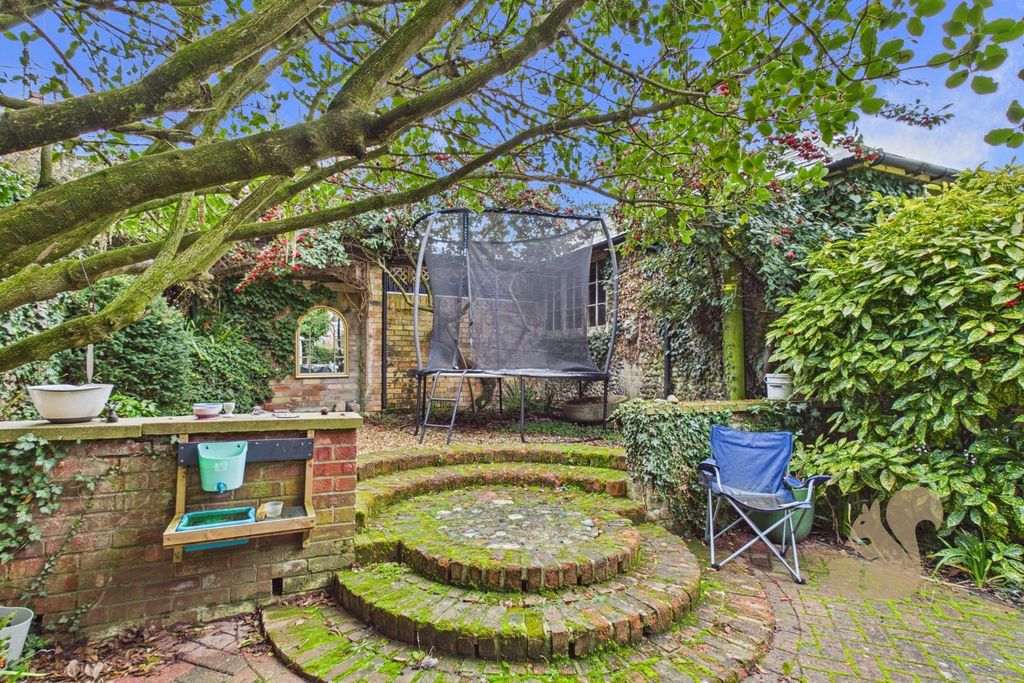 Property photo 3 of 23 Garden