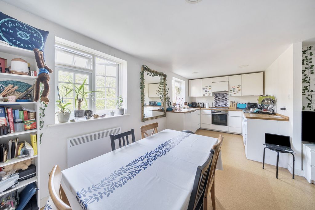 Property photo 3 of 16 Reception