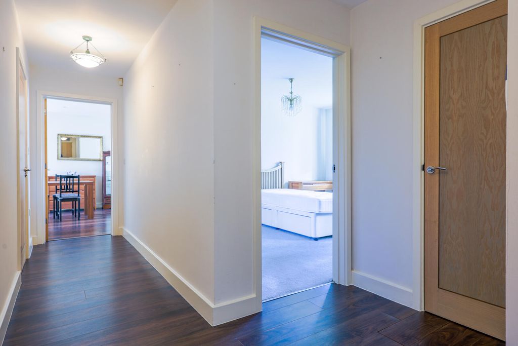 Property photo 2 of 14 Hallway