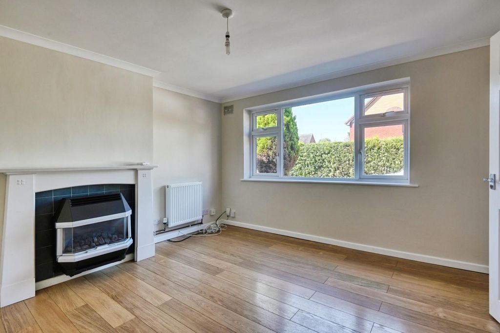 Property photo 3 of 15 12Ric11.Jpg