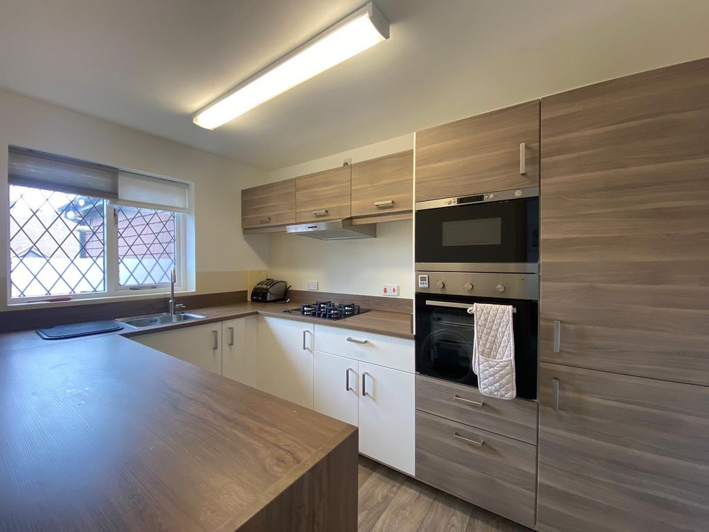 Property photo 3 of 12 Kitchen