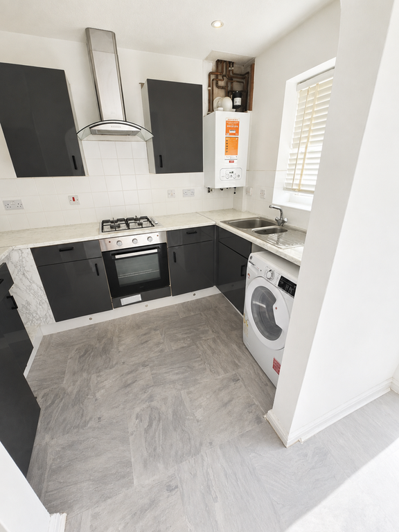 Property photo 3 of 9 Kitchen